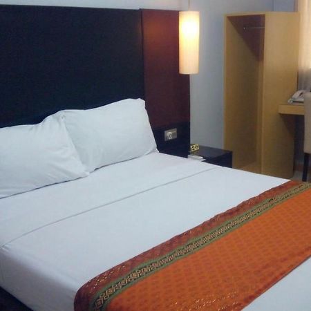 Hotel Omega Караванг Экстерьер фото
