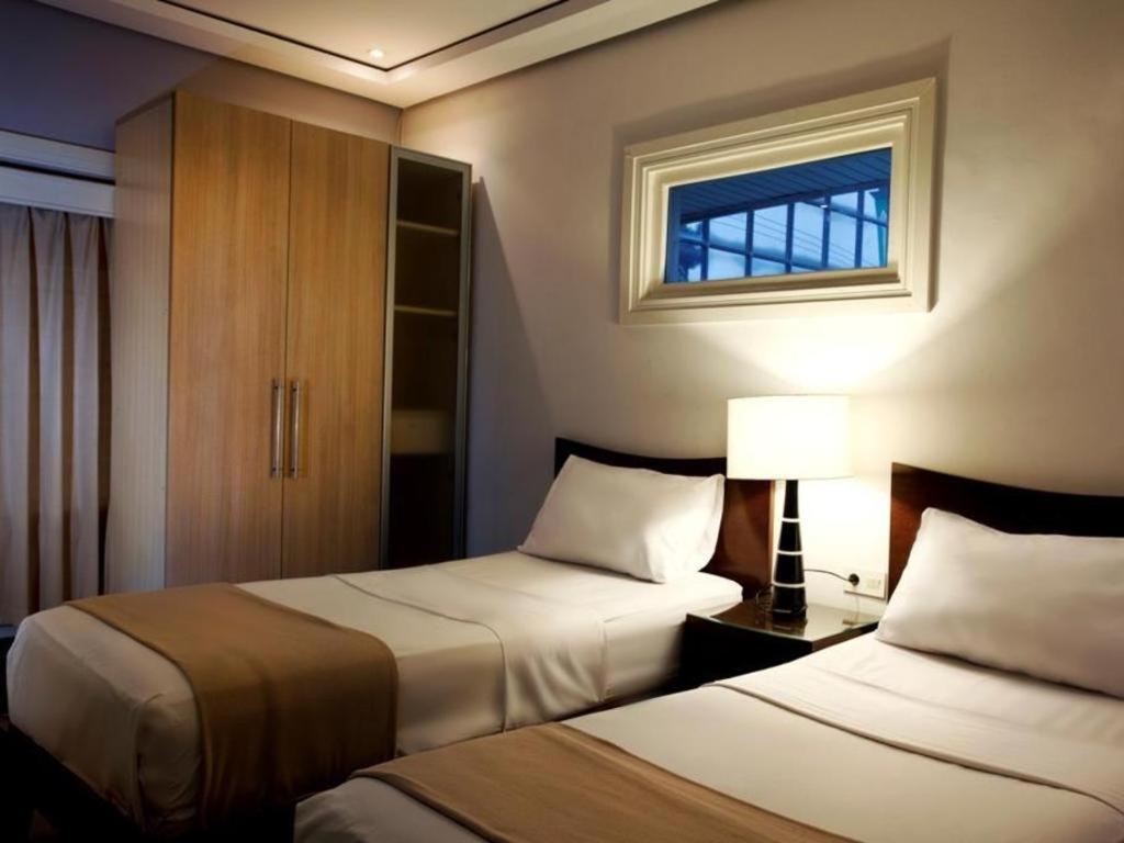 Hotel Omega Караванг Экстерьер фото